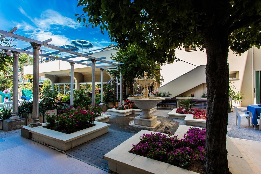 Hotel Nettuno Cesenatico Luaran gambar